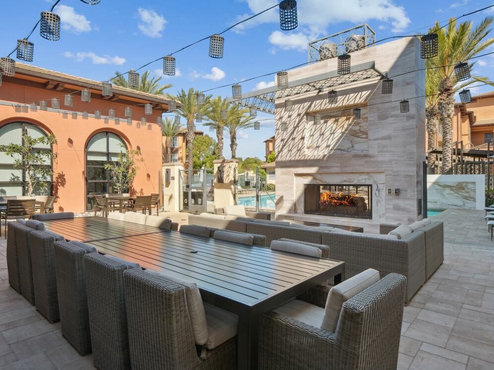 Outdoor lounge with fire pit