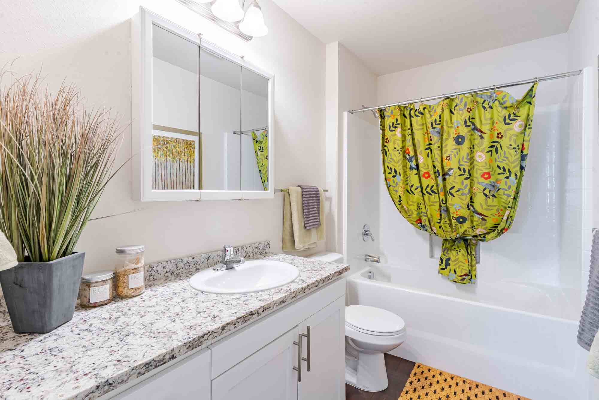 Ecco Apartments Image 9