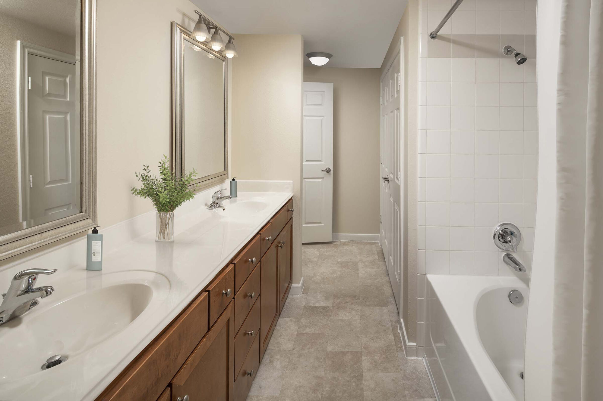 Camden Amber Oaks Image 17