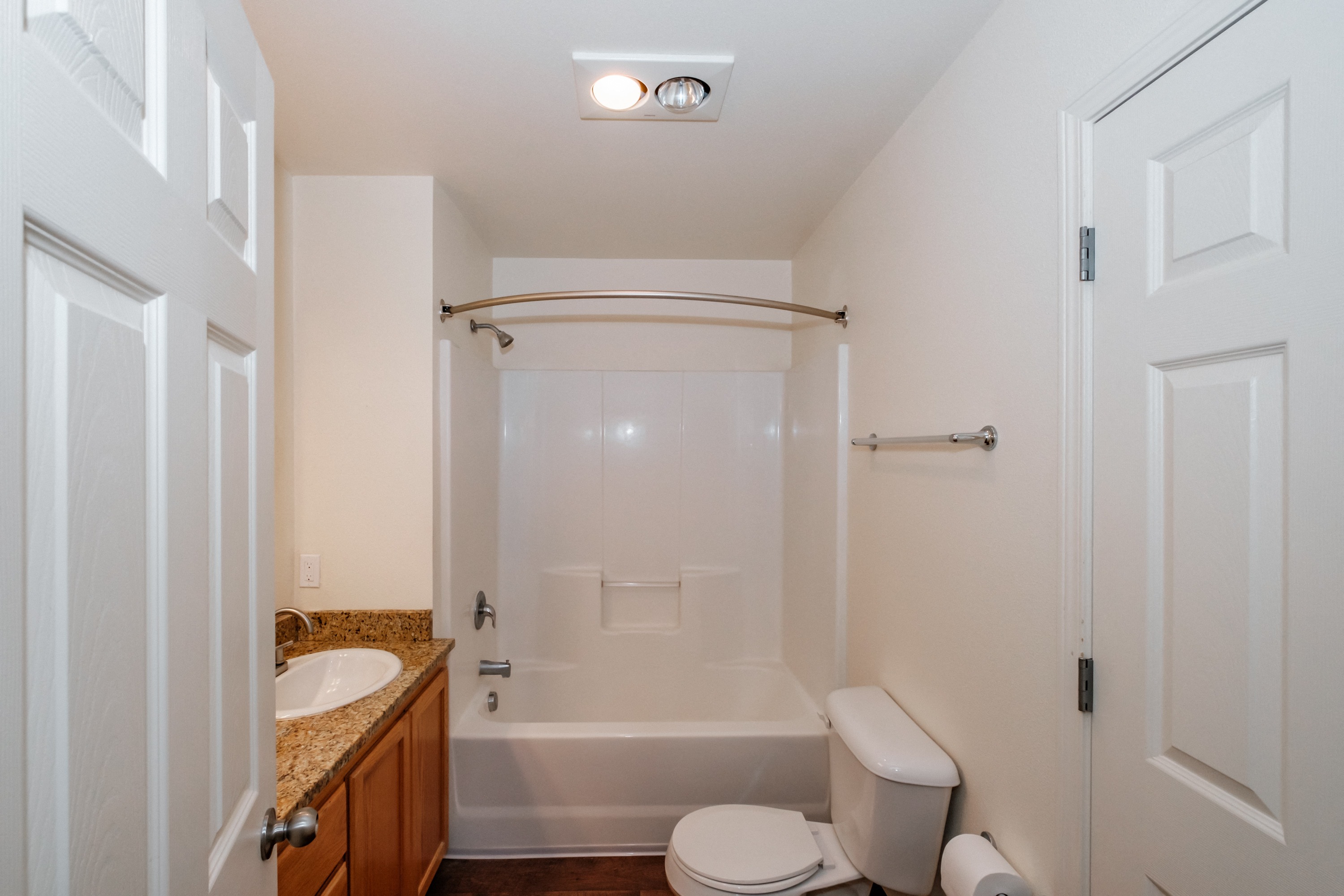 Brentwood Estates | Upstairs Bath