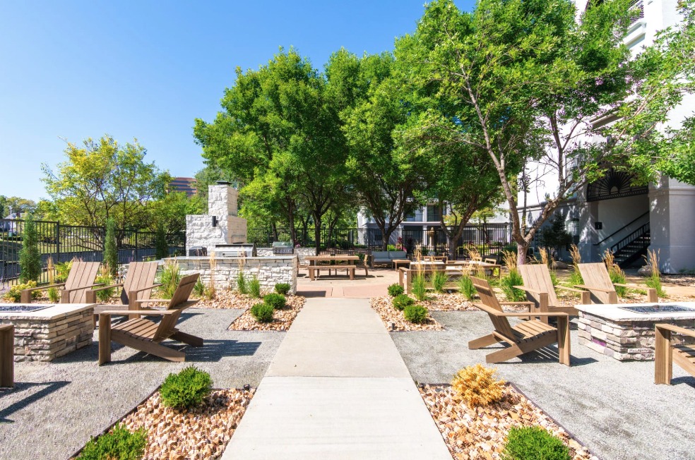Fountain View on the Plaza Image 3