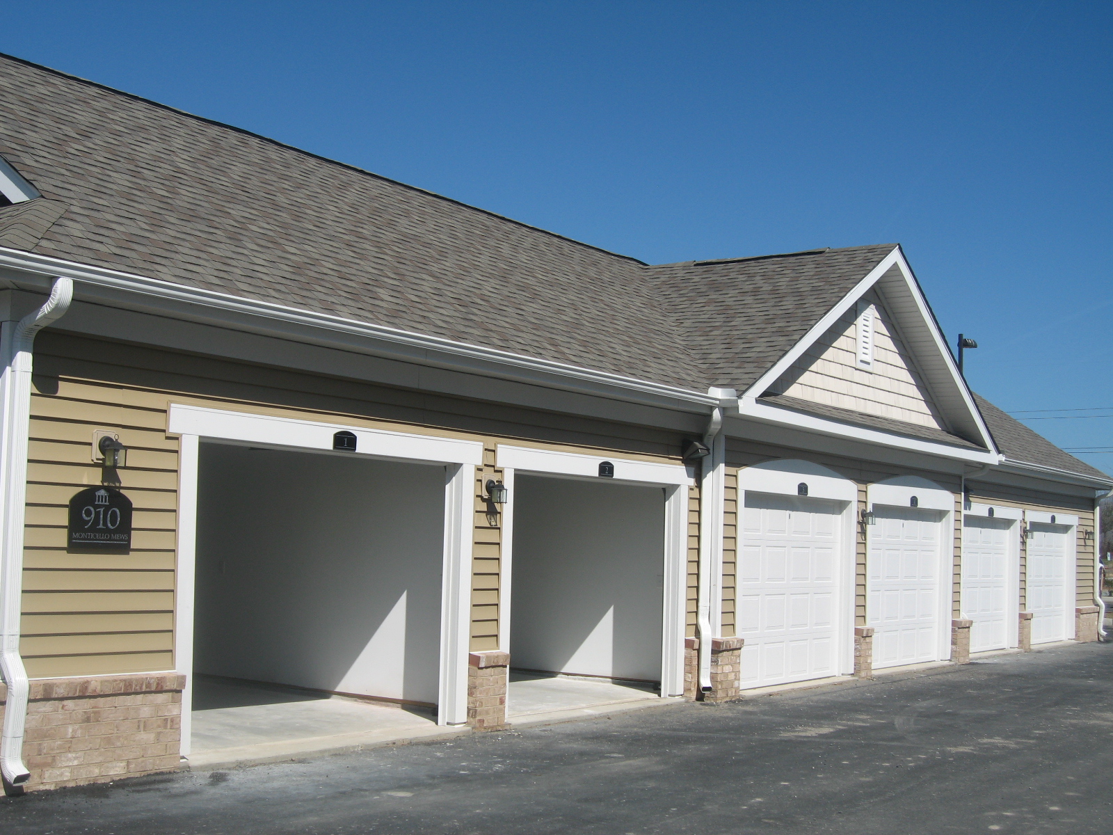 Huge garages 
