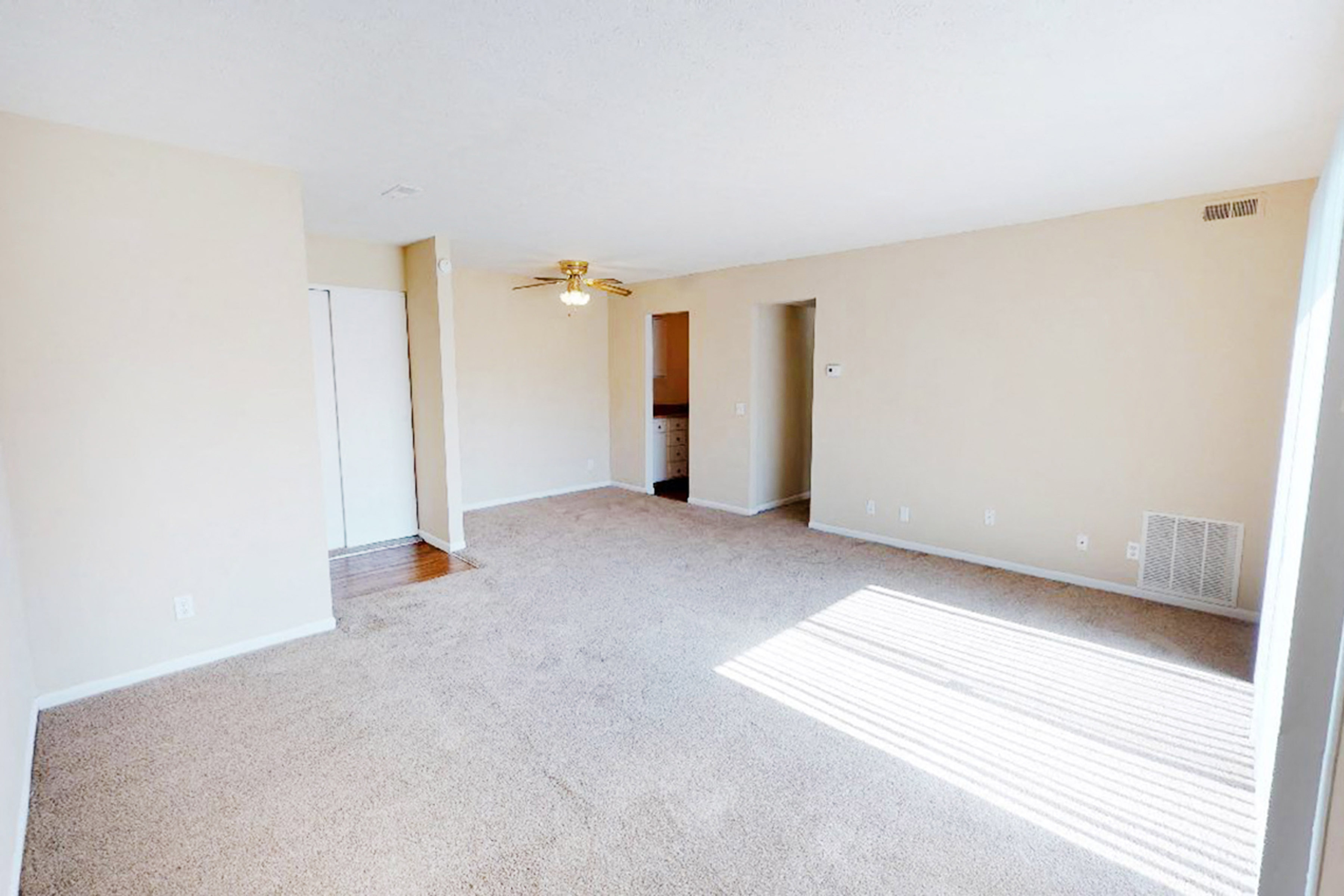 Crown Crossing Apartments Image 32