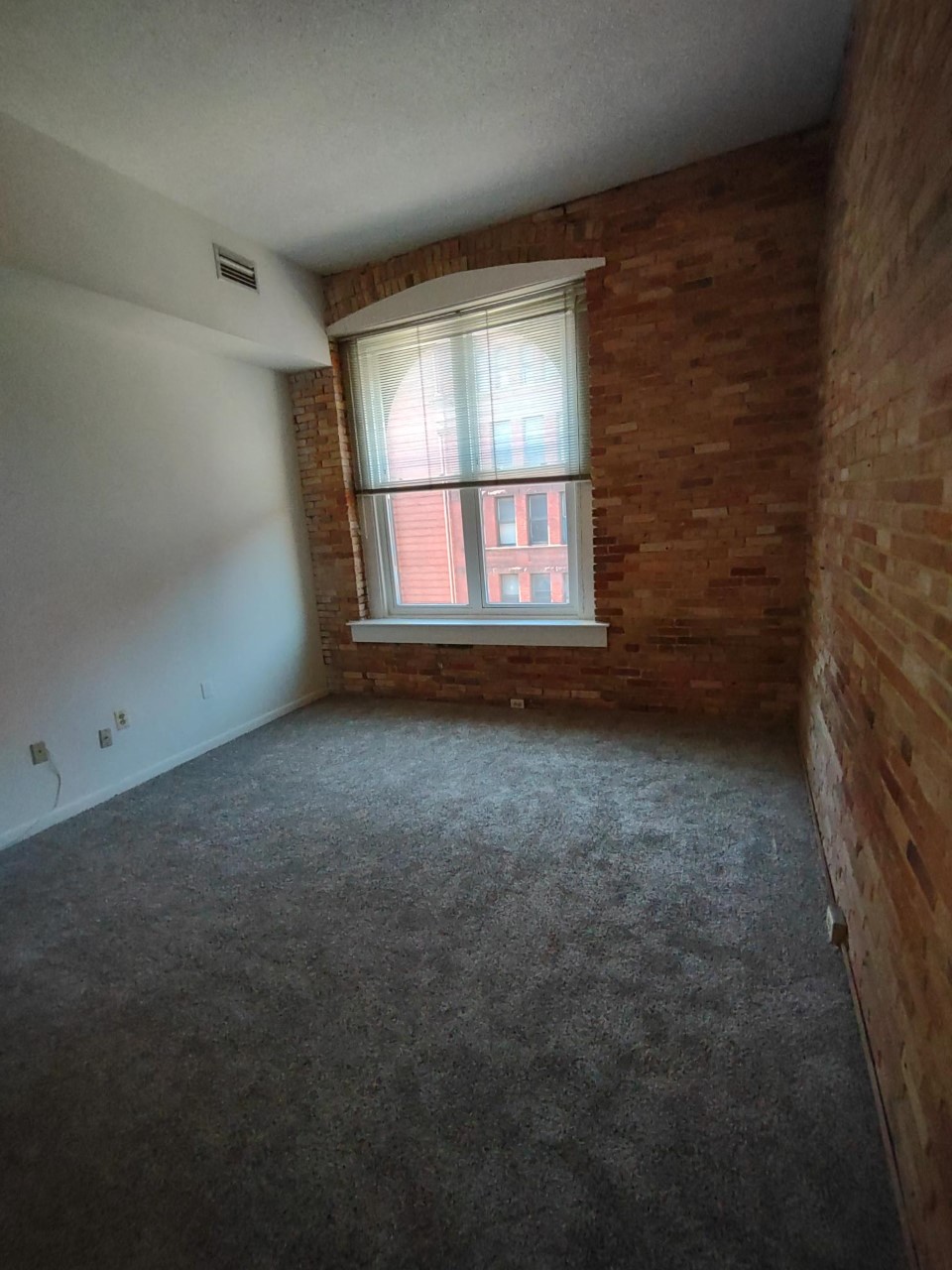 Marlboro Classic Apt & Redwood Square Image 131