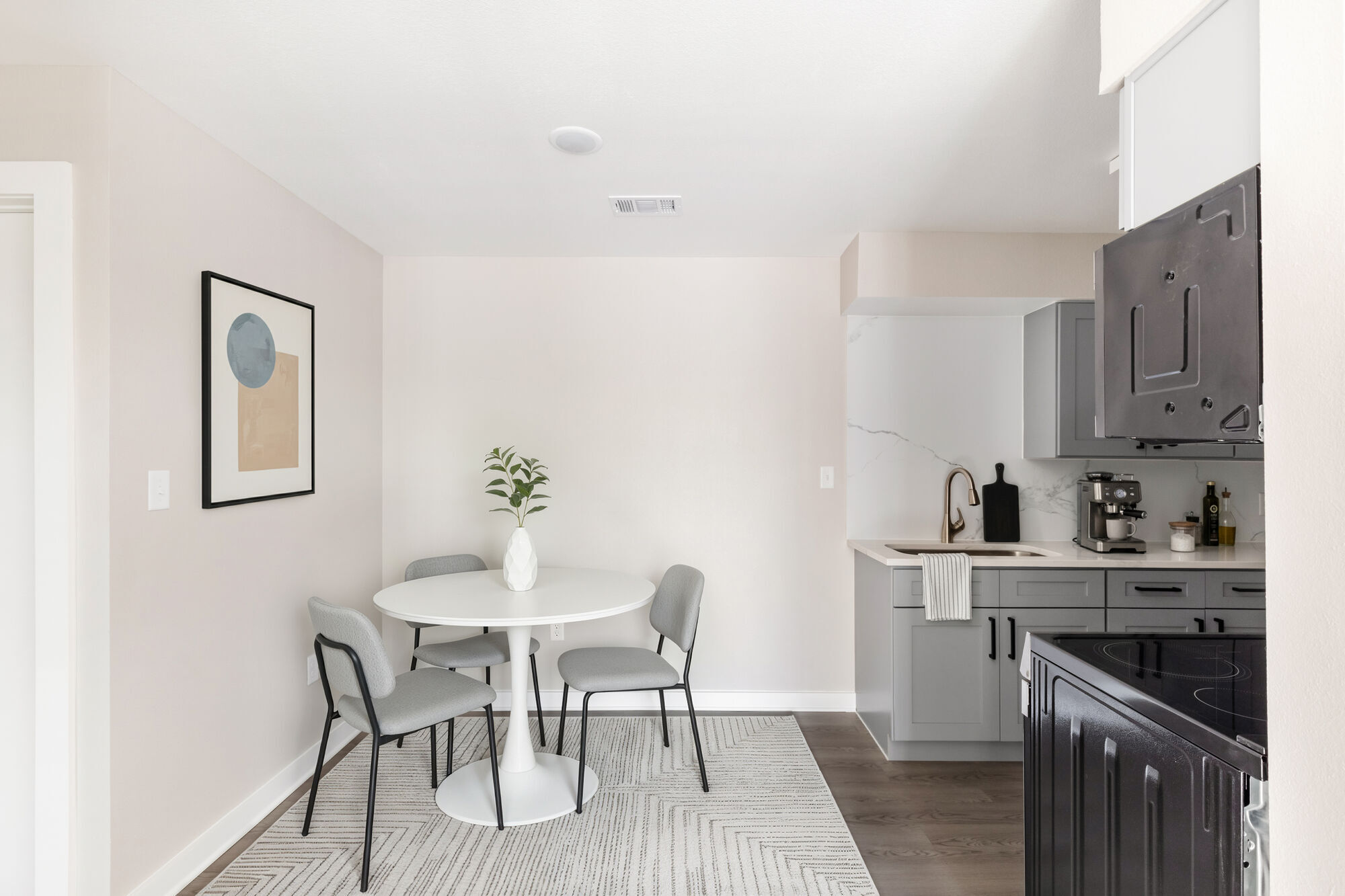 Lockhart Apartment Homes Image 7