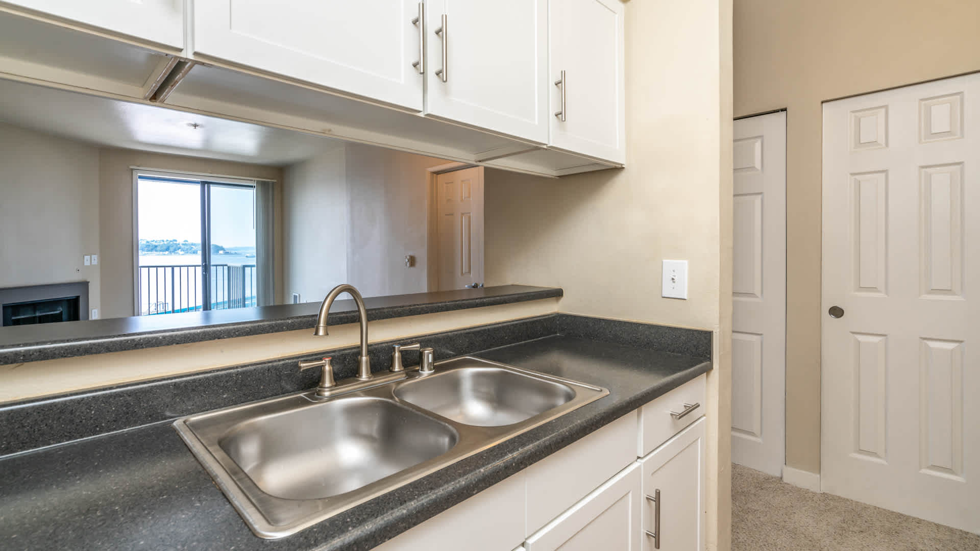 2300 Elliott Image 4