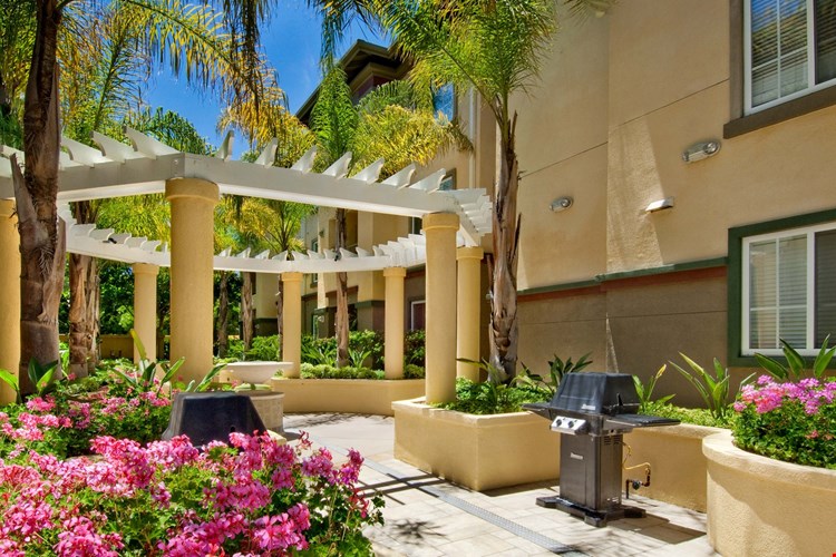 Barrington on Santa Monica Image 2