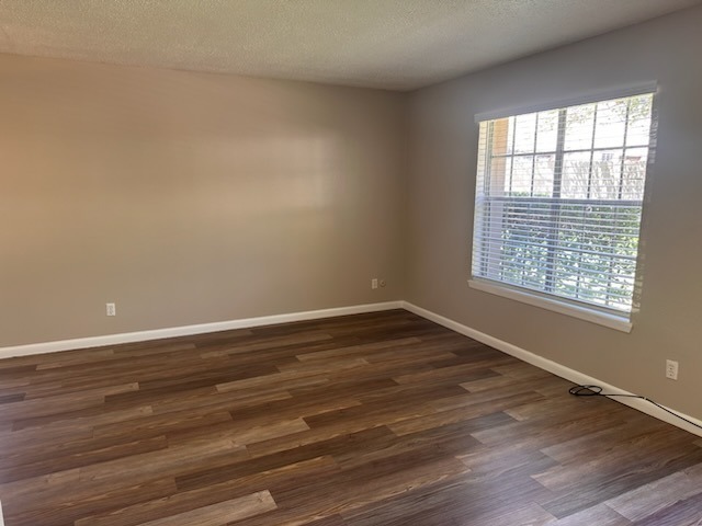 La Plaza Apartments Image 6