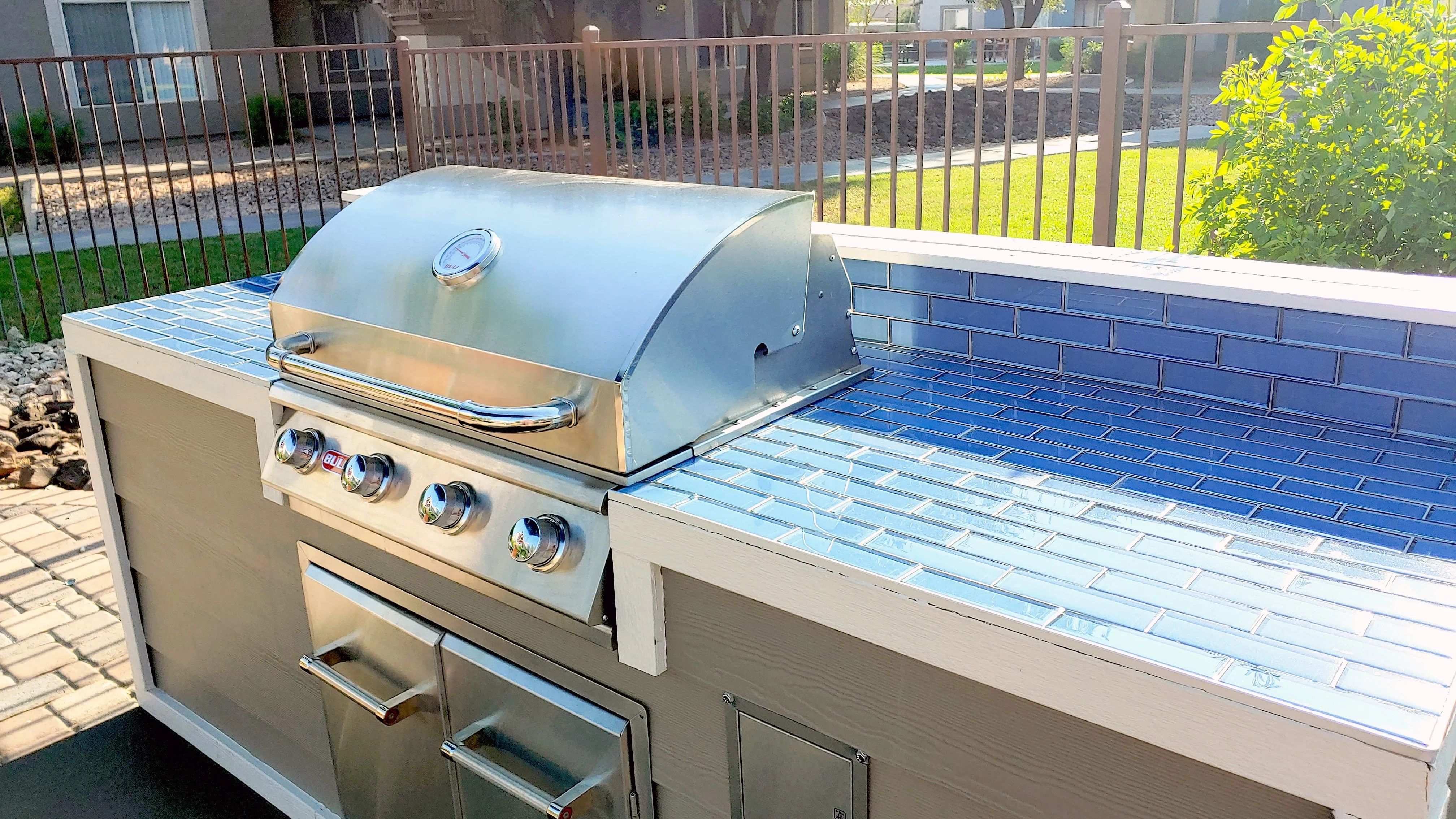 Our poolside outdoor grilling station boasts a ready-to-go, stainless steel gas grill and ample countertop space for the ultimate BBQ cookout extravaganza.