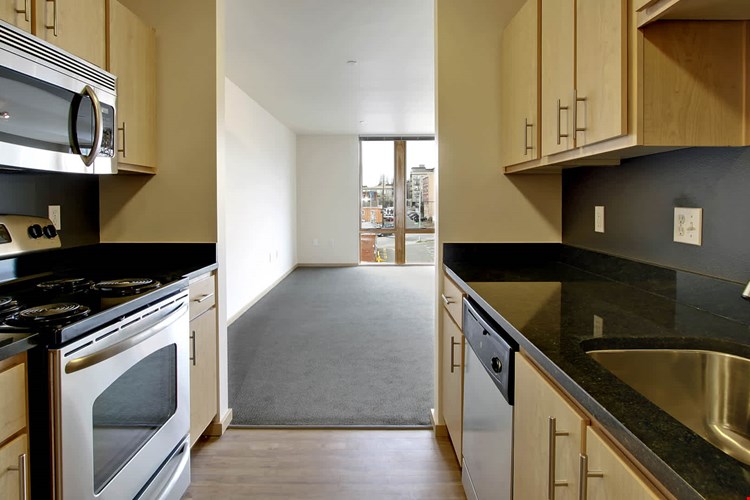 Chloe on Union Image 16