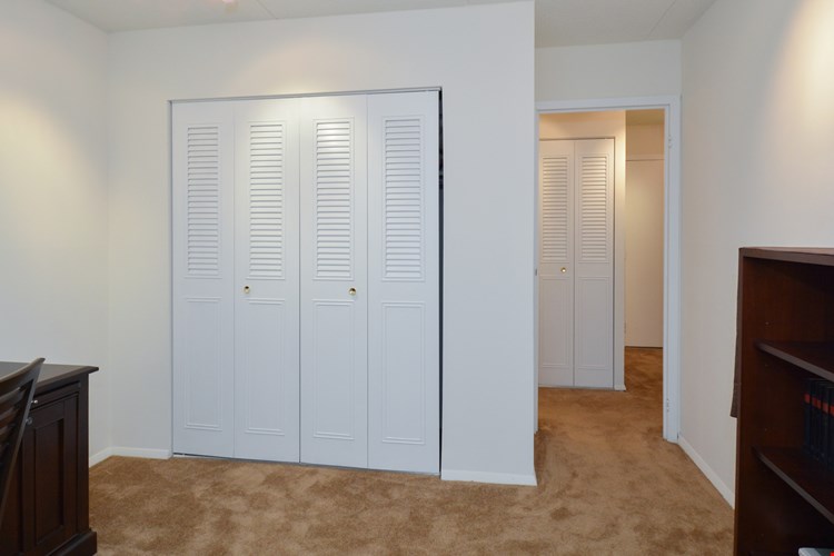 Lansdowne Towers Sample Bedroom