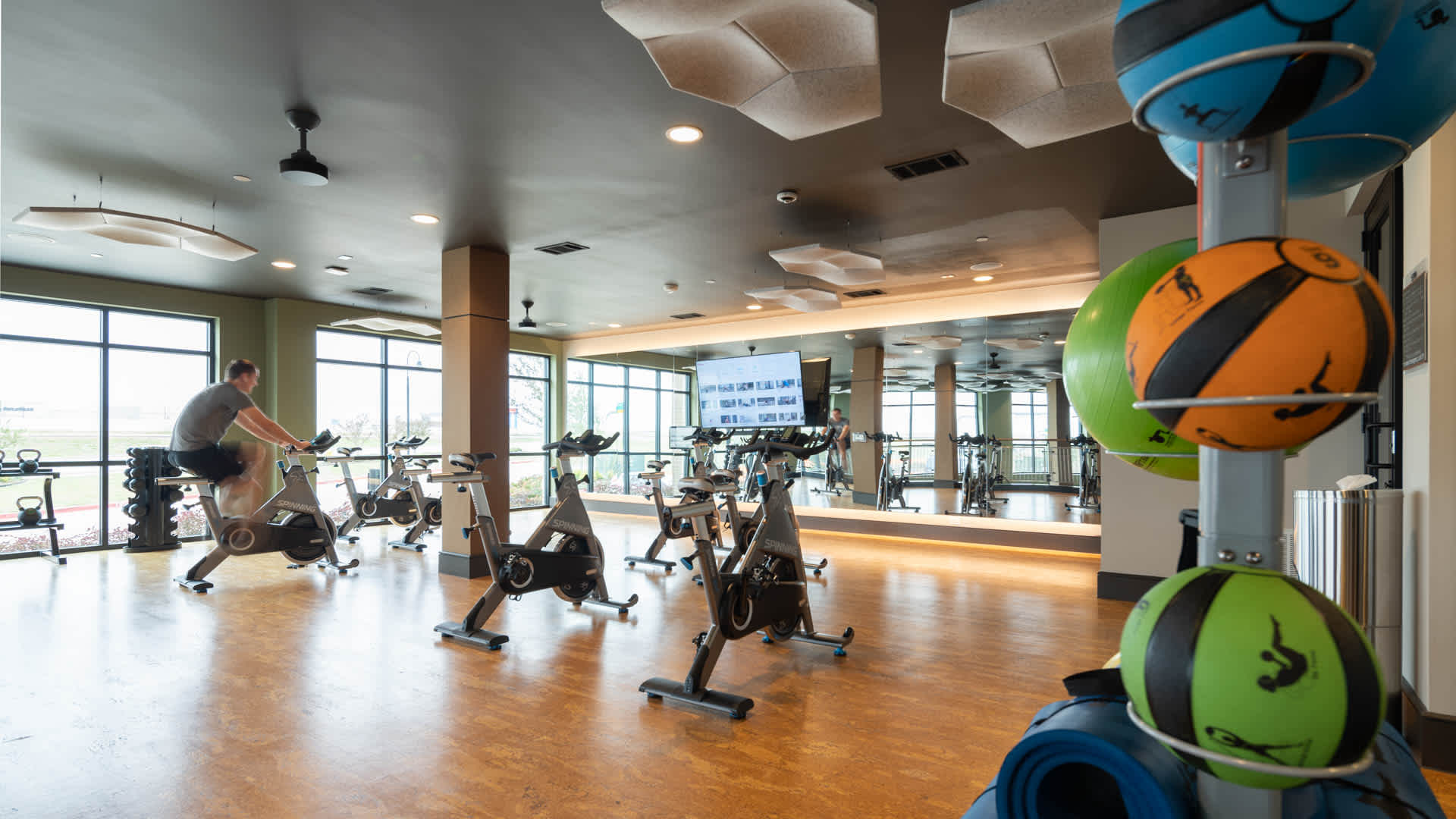 Olivian at the Realm Image 54