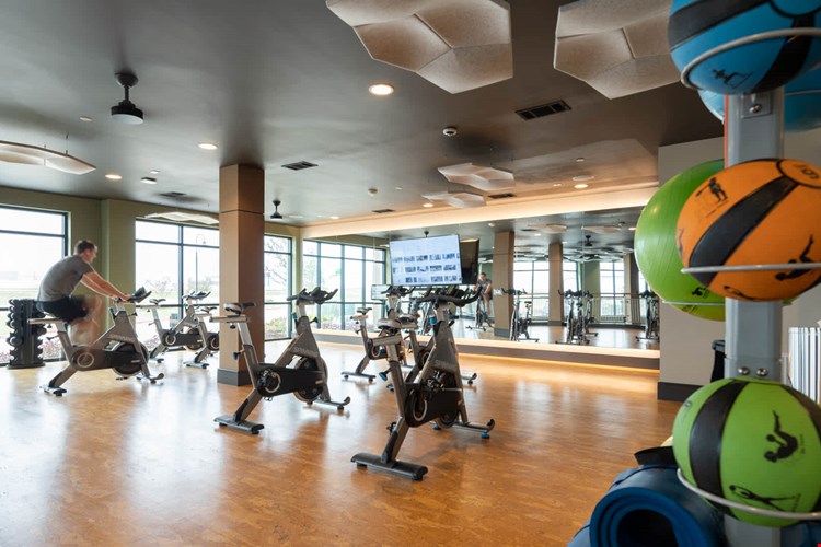 Olivian at the Realm Image 54