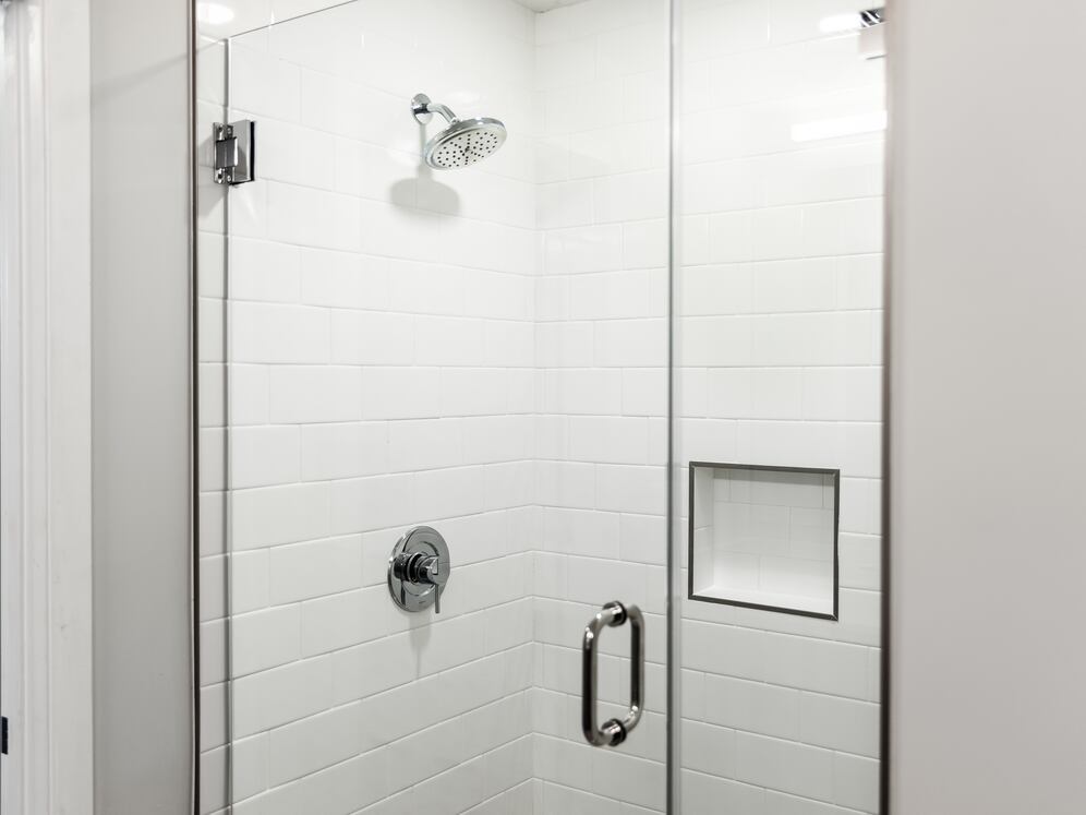 Upgrade Collection I Three-bedroom apartment primary bath with standing shower