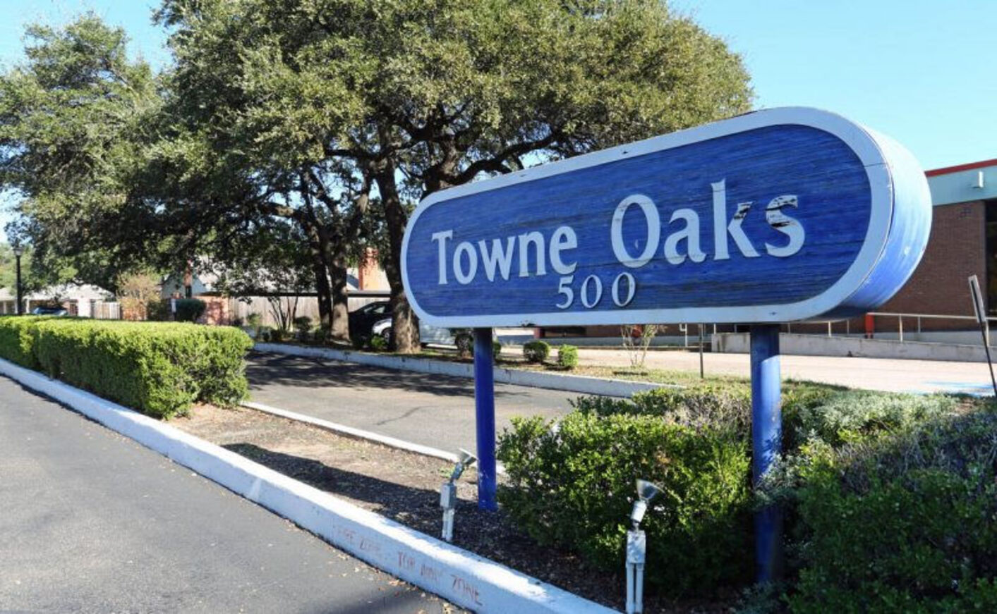 Towne Oaks Image 10