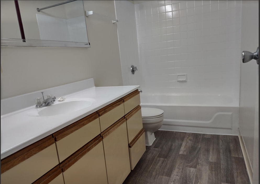 Marlboro Classic Apt & Redwood Square Image 173