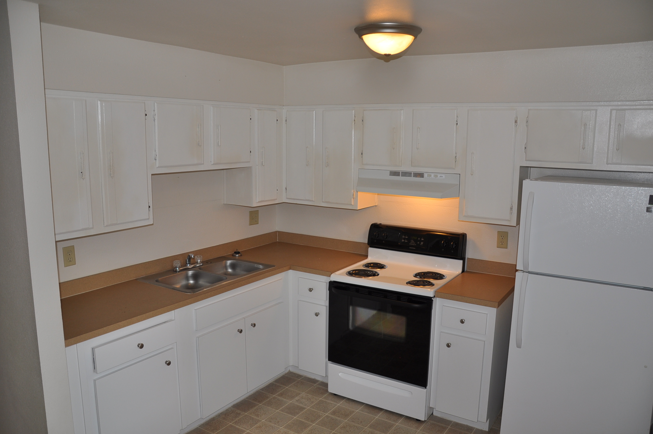 Colonial Square Apartments Image 4