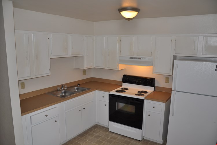 Colonial Square Apartments Image 4