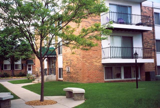 New Orleans Court Apartments and Townhomes Image 3