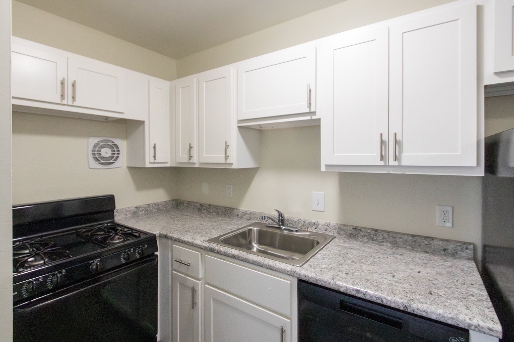 Blue Grass Manor Image 8