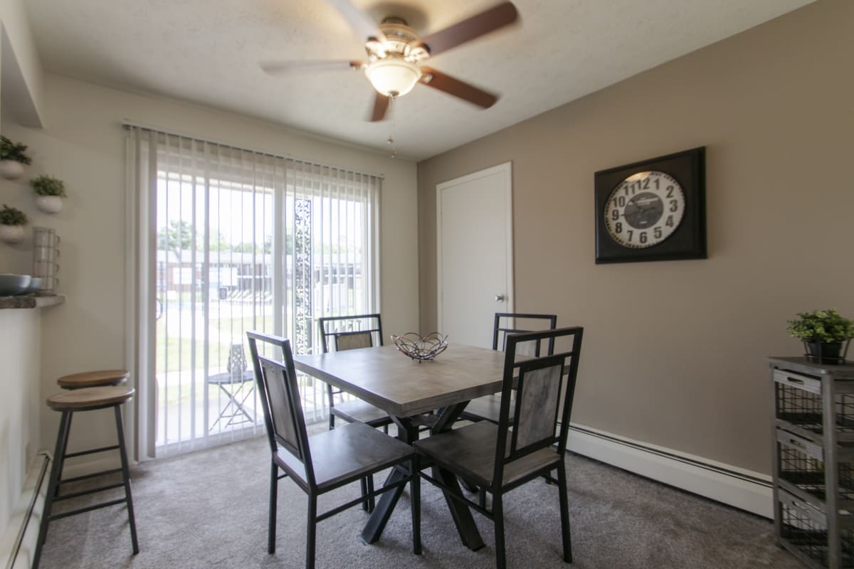 Compton Lake Apartments Image 10