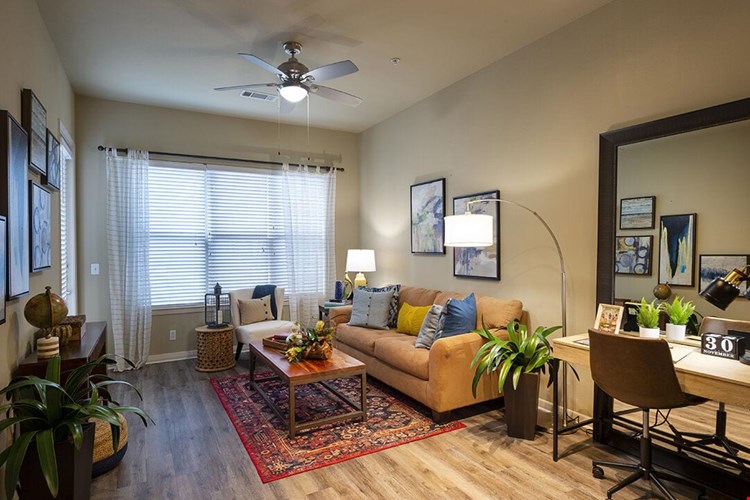 The Richmond at Uptown Image 36