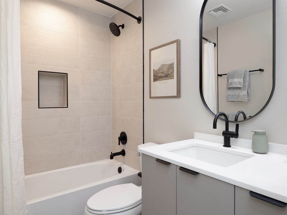 Signature Collection I 3-Bedroom Townhome Guest bath