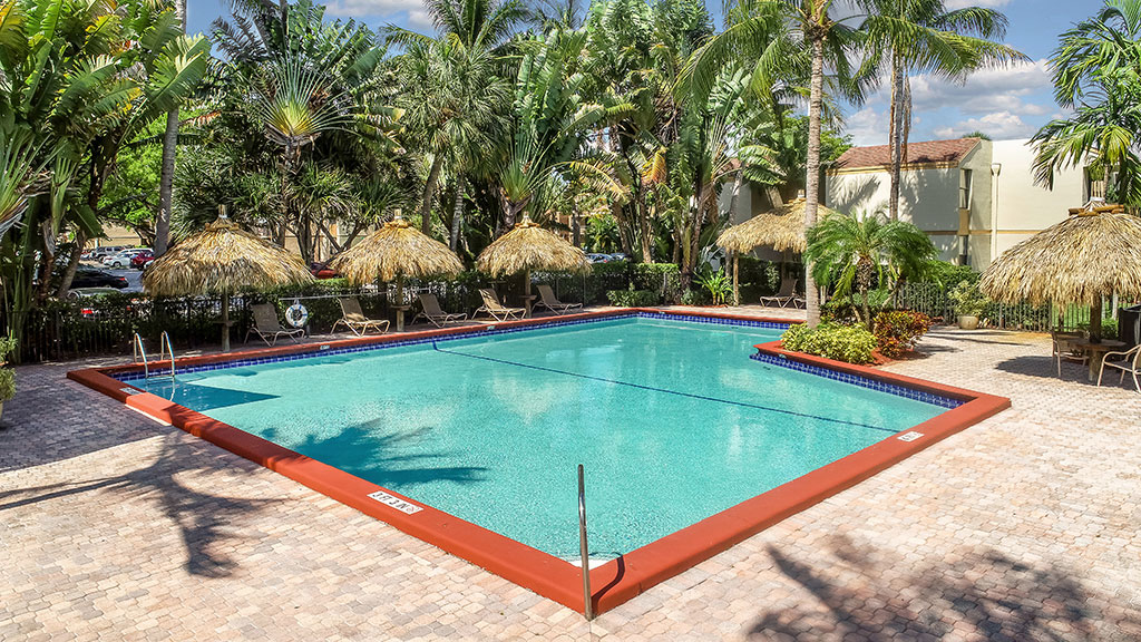 Jacaranda Club Apartments Image 1