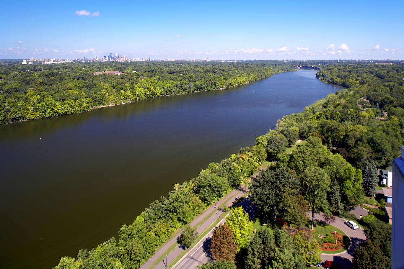 740 River Drive Image 4