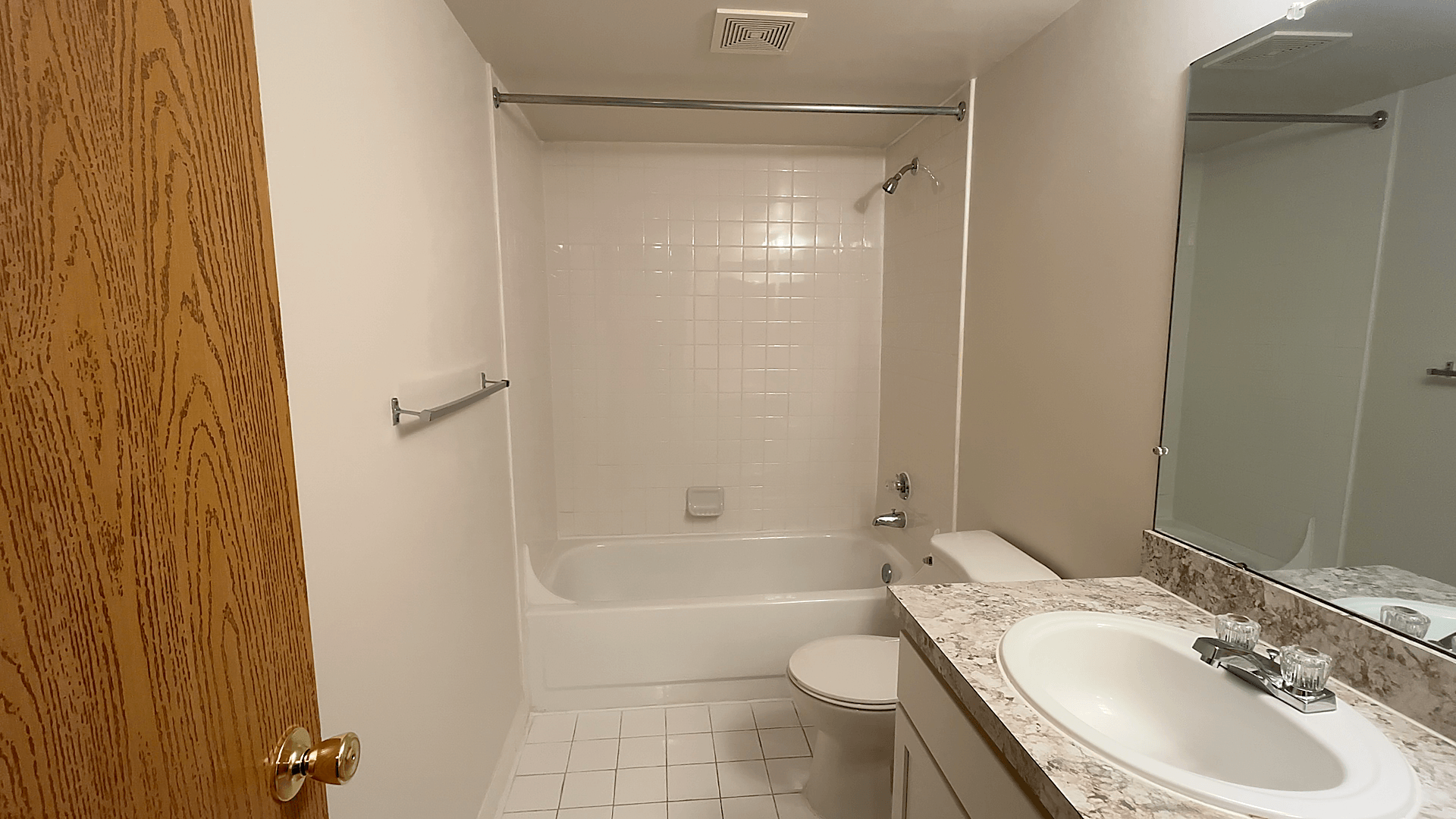 Lakeside Village Apartments Image 74