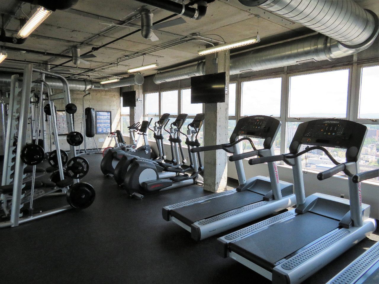 800 Tower City Club Apartments Image 18