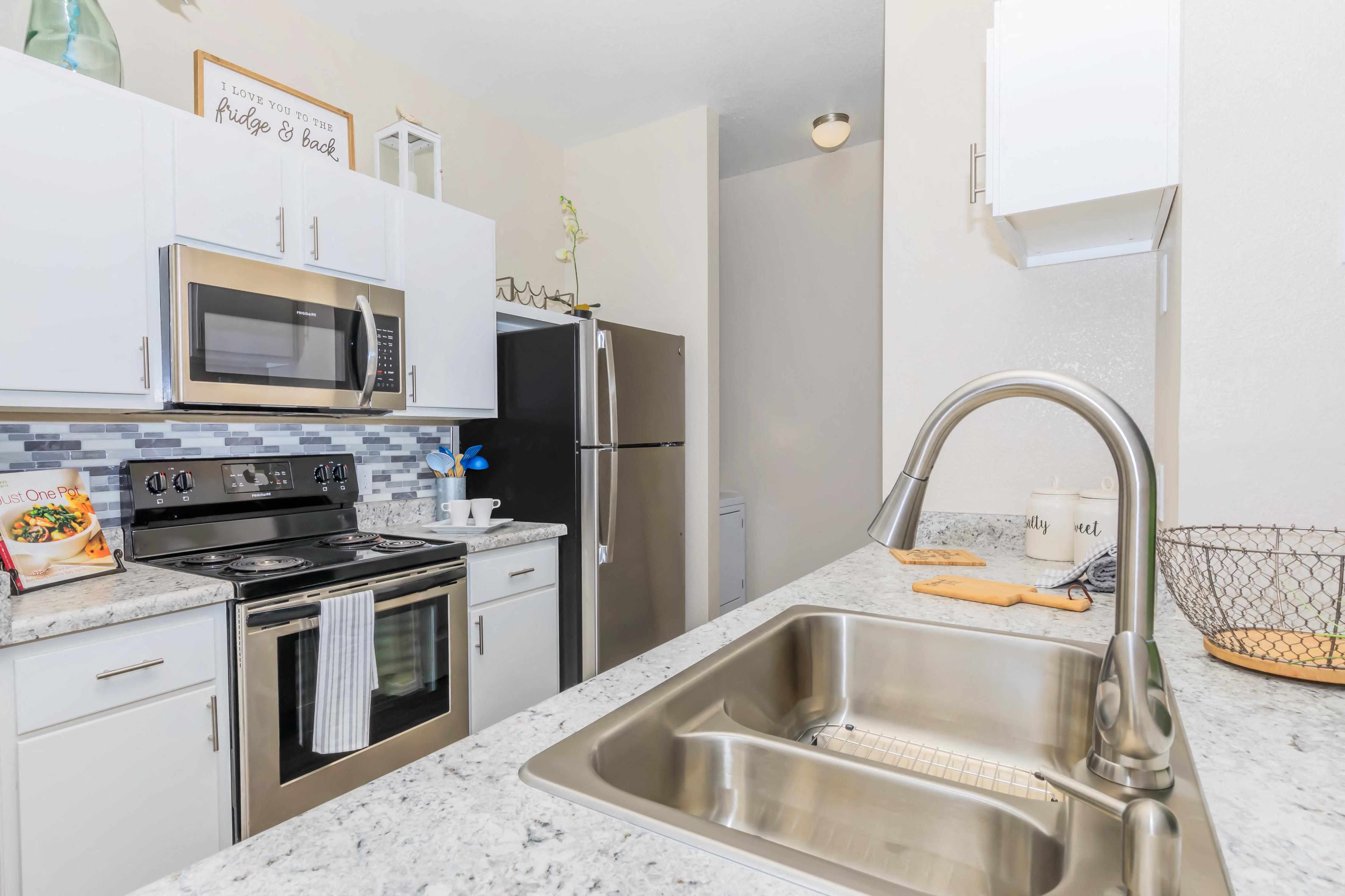 Riverwalk Luxury Apartments Image 7