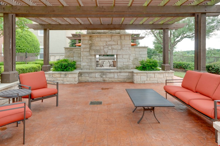Apartments At Colonial Grand At Onion Creek Austin