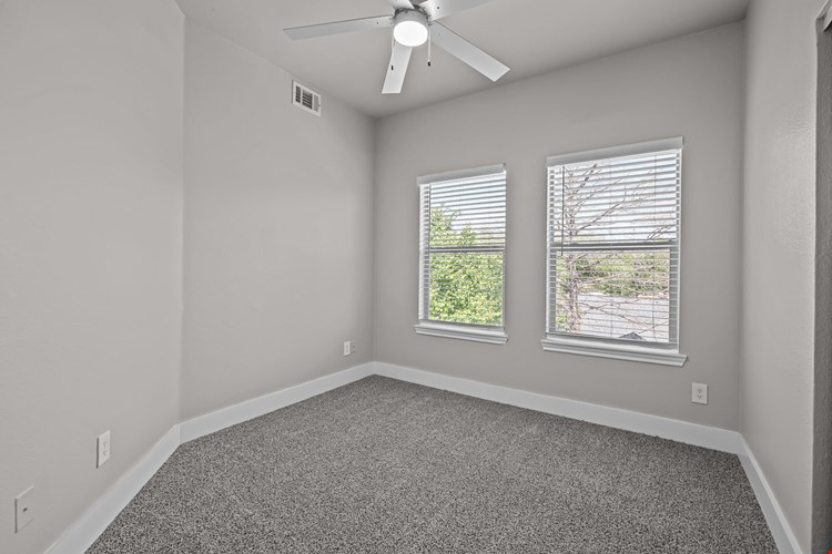 Larkin Apartment Homes Image 32