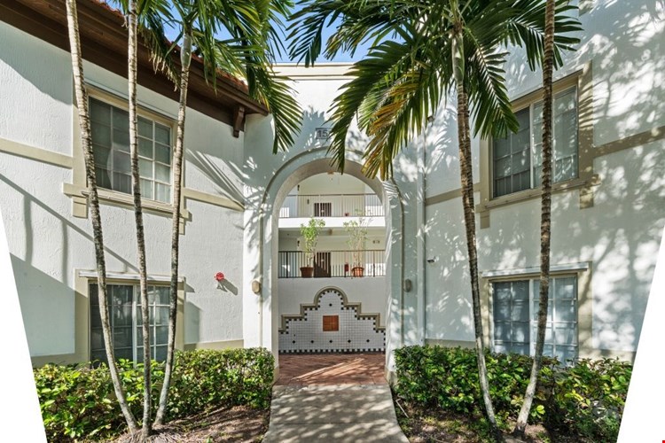 Emerald Palms Apartment Image 32