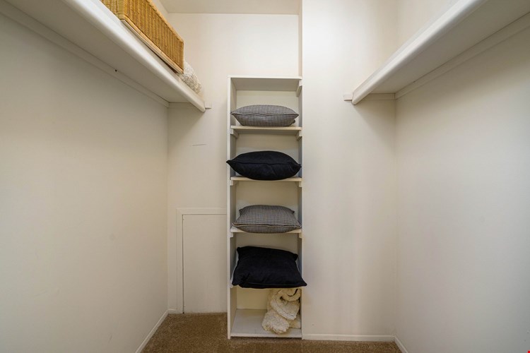 Park Lane Walk-In Closet