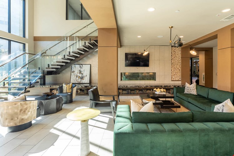 Olivian at the Realm Image 63