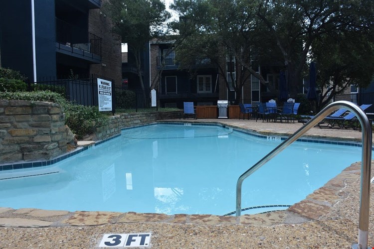 Oakwood Creek Condominiums Image 1