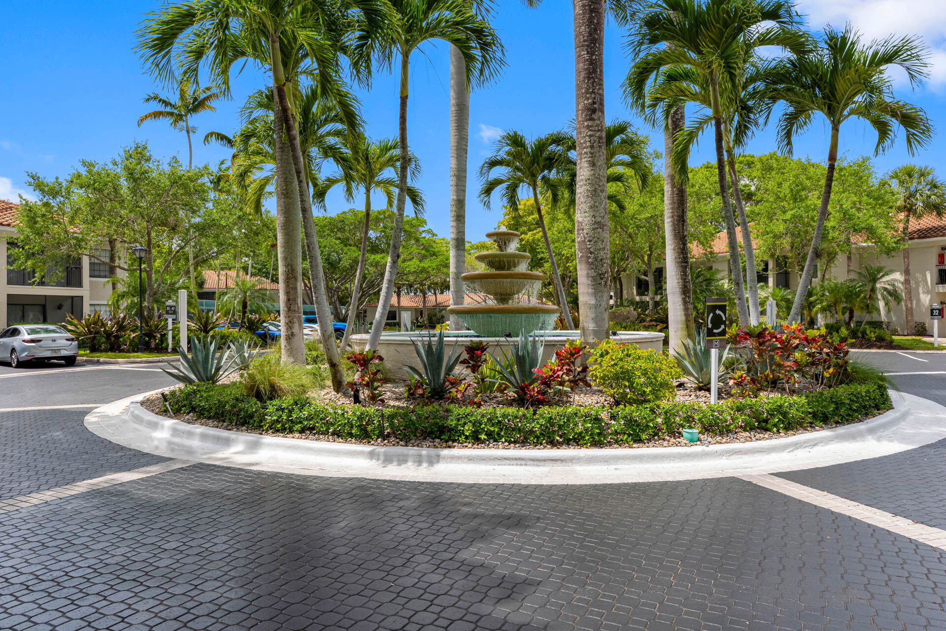 Mizner Court Image 3