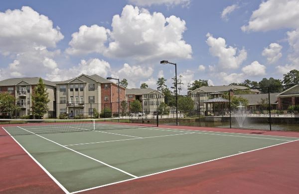 Mandeville Lake Apartments Image 3