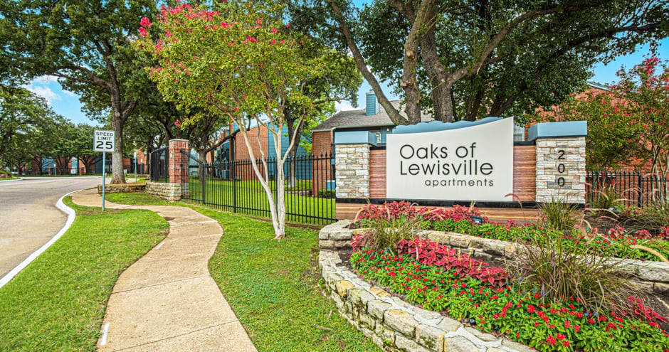 Oaks of Lewisville Image 3