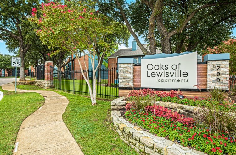 Oaks of Lewisville Image 3