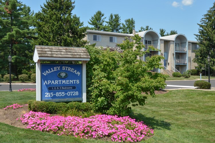 Valley Stream Apartments Image 1
