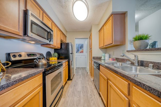 The Views at Laurel Lakes Apartment Homes Image 6