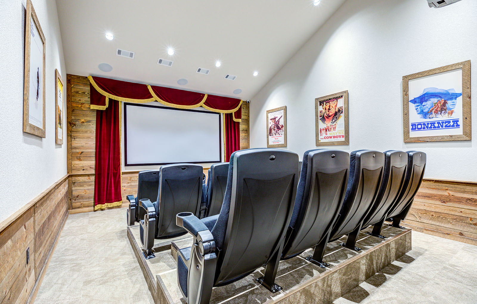 Bucking Horse Apartments Image 15