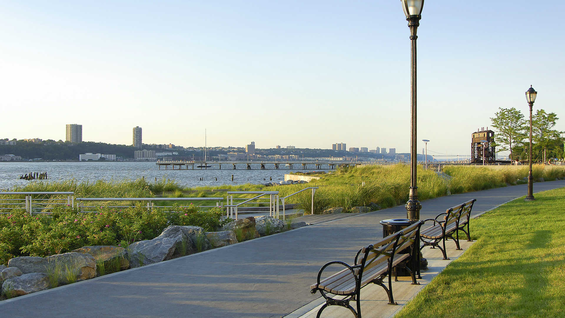 140 Riverside Boulevard Image 34