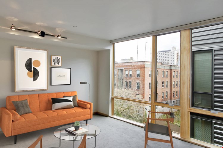 Chloe on Union Image 5