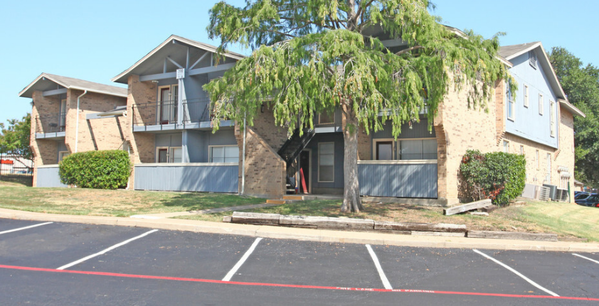 Crescent Oaks Image 1