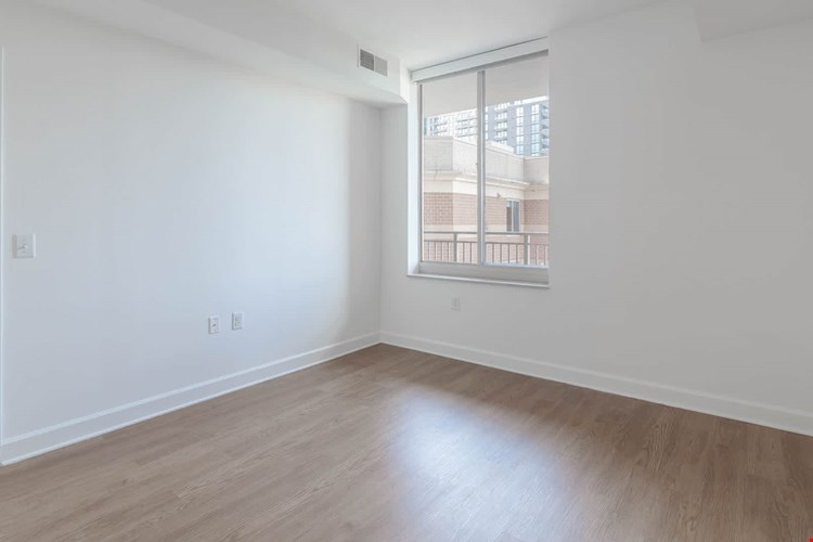 1800 Oak Image 71