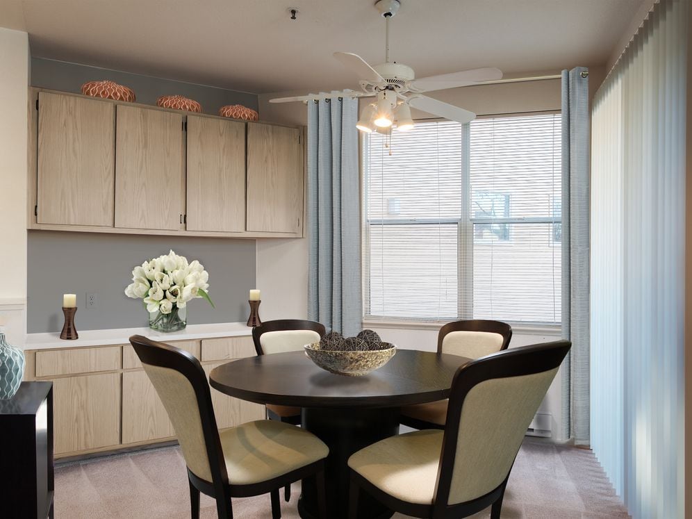 Classic Package I dining area with carpet